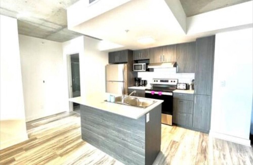 Cote-Des-Neiges—Notre-Dame-De-Grace Apartment | Romema *501* - Condo Luxe 2bdr