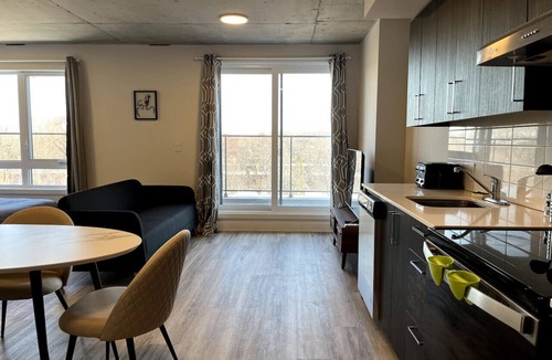 Cote-Des-Neiges—Notre-Dame-De-Grace Apartment | Romema *618* - Loft Penthouse