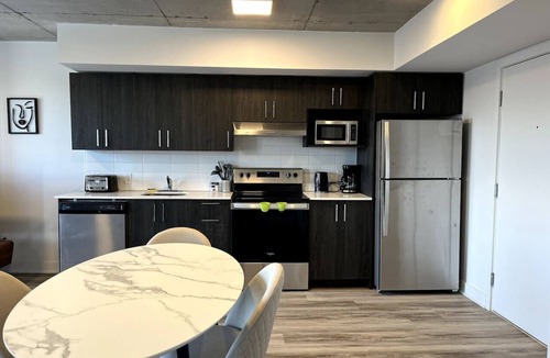 Cote-Des-Neiges—Notre-Dame-De-Grace Apartment | Romema *618* - Loft Penthouse