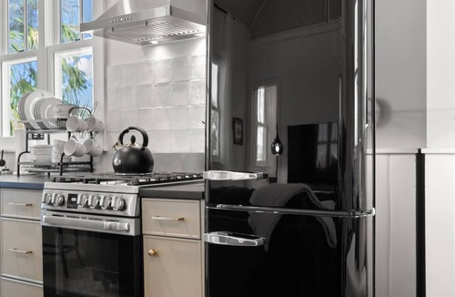 Historic Ybor Apartment | Romeo Julieta 2 Epic Studios Steps to 7th Ave