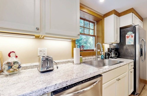 Southport Hotel | Romley House | Deck & New Luxe Kitchen | Near Boothbay Harbor