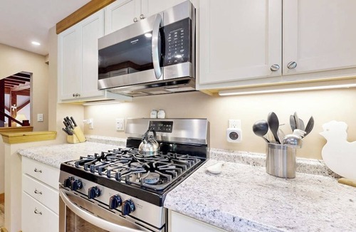 Southport Hotel | Romley House | Deck & New Luxe Kitchen | Near Boothbay Harbor