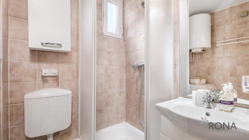 Kolanjski Gajac Apartment | Rona Apartment Flower 1 and Flower 2
