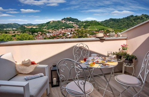 Monticello d'Alba House | Roncaglia Suite, Holiday Home with Private Spa