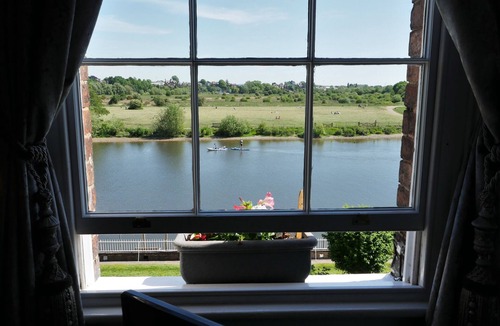 Chester Apartment | Rondeva