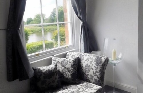 Chester Apartment | Rondeva