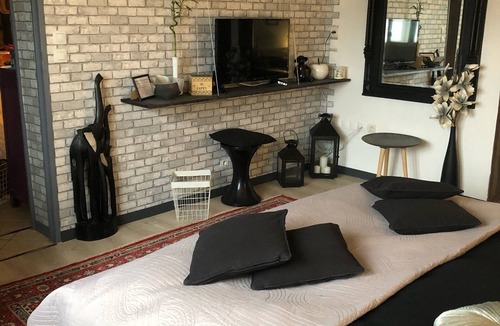 Saint-Maurice-la-Fougereuse House | Room with private kitchen, private toilet and private bathroom