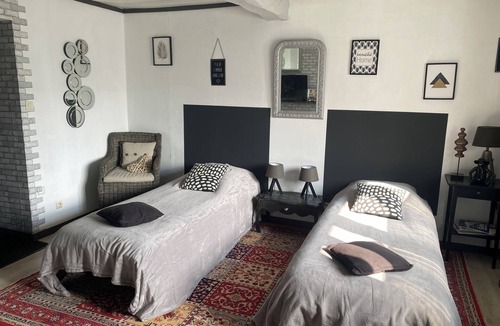 Saint-Maurice-la-Fougereuse House | Room with private kitchen, private toilet and private bathroom