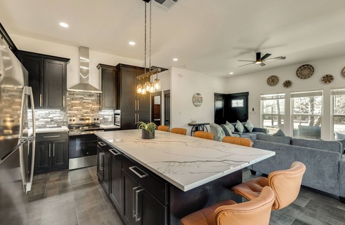Somerville Cottage | Roo's Hideaway Modern 3BR Near Round Top & A&m!