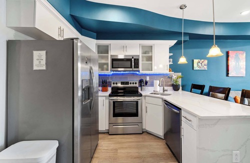 West Poplar House | Roof Deck! 3 Bdrm, 3 ba, Prime Location!