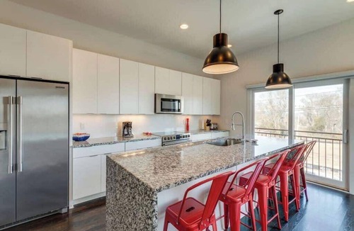 Hadley - Washington Condo | Roof Deck | Garage Parking | 10 Mins to Broadway