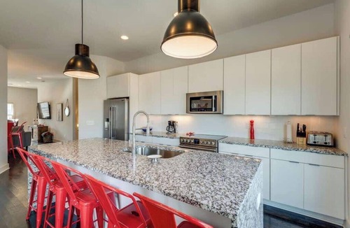Hadley - Washington Condo | Roof Deck | Garage Parking | 10 Mins to Broadway