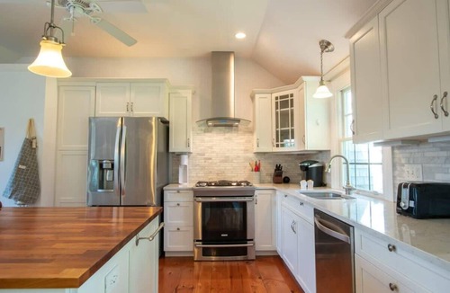 South Chatham House | Roof Deck, Walk to Forest Beach, Fire Pit!