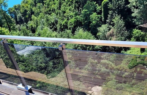 Chexbres Apartment | roof terrace above the birds