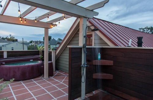 Thomas Square House | Roof Terrace Oasis
