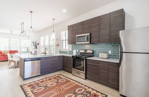 Mahncke Park House | Roof Top Deck/3 BR Su