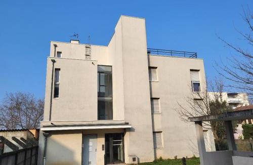 Parilly Apartment | ROOFTOP 3 CHAMBRES, TERRASSE, GARAGE