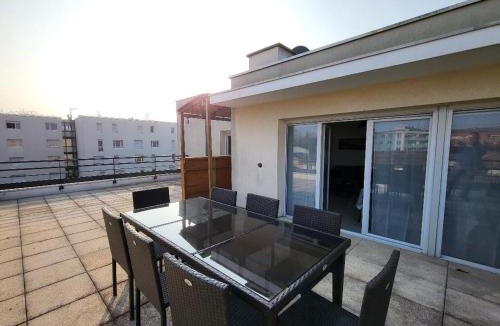 Parilly Apartment | ROOFTOP 3 CHAMBRES, TERRASSE, GARAGE