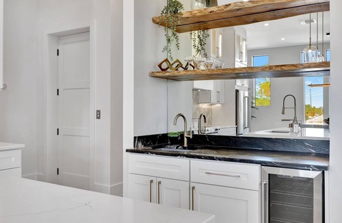 Dunedin House | Rooftop+Balcony/Elevator/Fenced Yard! Downtown Lux Townhome