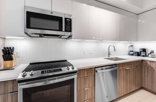 NoMa Hotel | Rooftop Bar & Lounge | 1BR w/Shopping Available Onsite