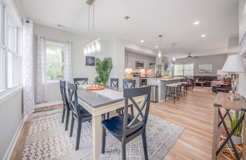 Issue Condo | Rooftop bay and river views