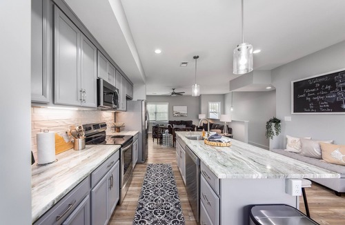 Issue Condo | Rooftop bay and river views