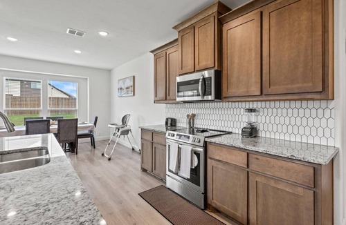Dallas House | Rooftop Bliss 4br with Crib/office Space, Free parking/AC with WiFi in Mesquite