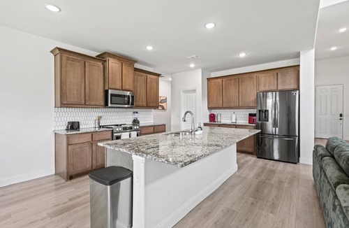 Dallas House | Rooftop Bliss 4br with Crib/office Space, Free parking/AC with WiFi in Mesquite