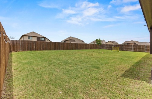 Dallas House | Rooftop Bliss 4br with Crib/office Space, Free parking/AC with WiFi in Mesquite