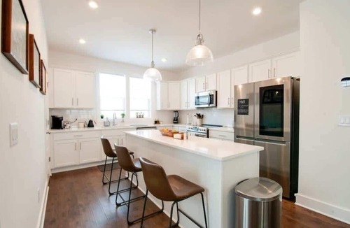 Madison Condo | Rooftop Creative Oasis – Close to Broadway