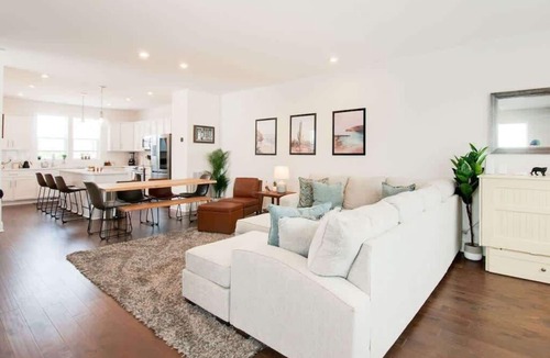Madison Condo | Rooftop Creative Oasis – Close to Broadway
