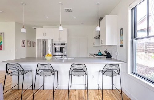 Foster Heights House | Rooftop Deck | 5 mins to downtown | Sleeps 6