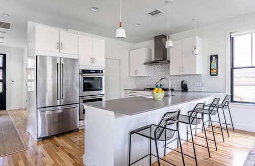 Foster Heights House | Rooftop Deck | 5 mins to downtown | Sleeps 6