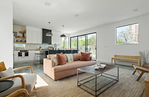 Holly House | Rooftop Deck, DT City Views, Modern Eastside Oasis