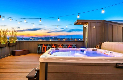 Hurwood Heights House | Rooftop Deck Hot Tub Retreat in Downtown Nashville