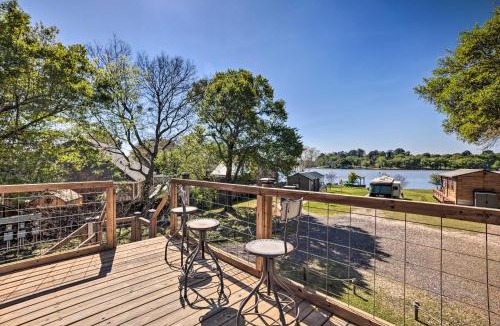 Willis House | Rooftop Deck + Lake Cabin w/Swim-Dock