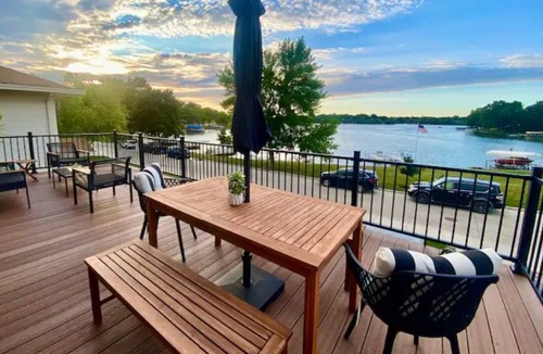 Albert Lea House | Rooftop Deck Lake Views