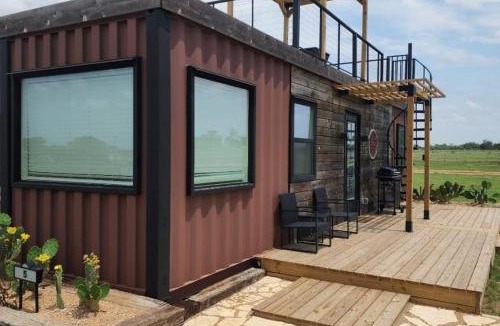 Fredericksburg House | Rooftop Deck & Pool on 20-Acre Wine Country Resort