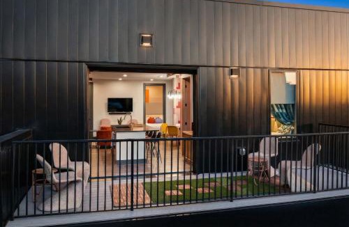 Rolling Mill Hill Apartment | Rooftop Deck & Skyline Views Downtown Penthouse