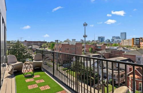 Rolling Mill Hill Apartment | Rooftop Deck & Skyline Views Downtown Penthouse