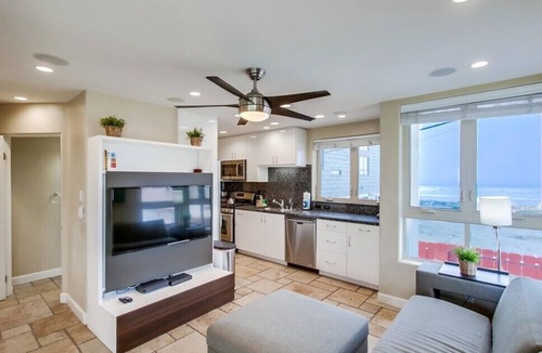 Central Mission Beach House | Rooftop Deck with Stunning Ocean Views!