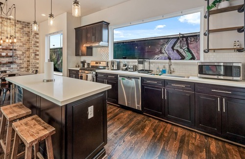 East Downtown Houston House | Rooftop EaDo Nr Downtown | Yard BBQ Games WiFi