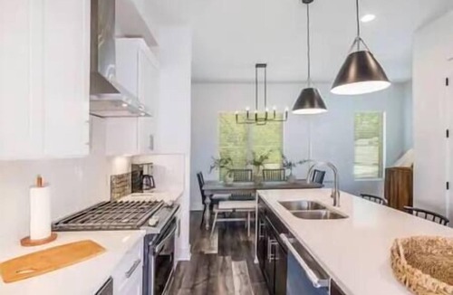 Hurwood Heights House | Rooftop/Geodis Park/Pet Friendly