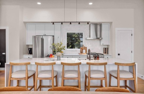 Tremont Condo | Rooftop Hot Tub Cleveland Condo | Sauna + Garage