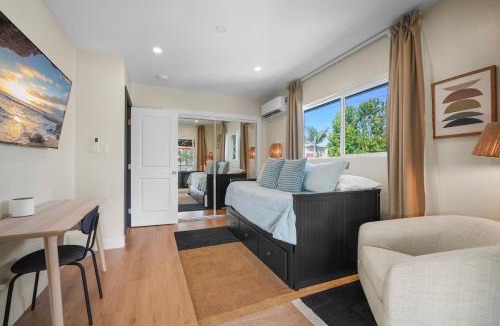 Alamitos Beach House | Rooftop Hot tub & Firepit Lounge - BBQ - EV Charger