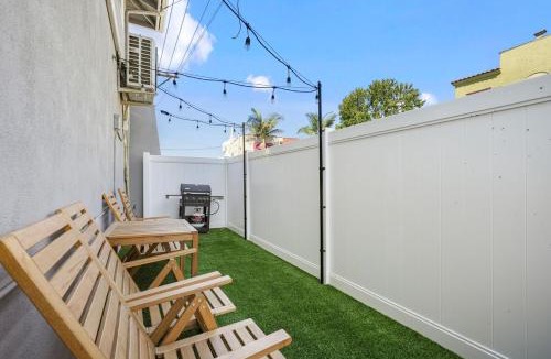 Alamitos Beach House | Rooftop Hot tub & Firepit Lounge - BBQ - EV Charger
