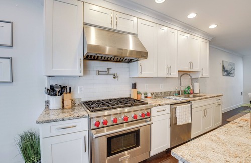 Canton House | Rooftop Patio w/View: Baltimore Retreat