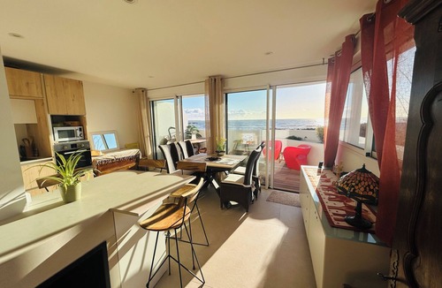 Le Grau-Du-Roi Apartment | Rooftop pool, sea view terrace, direct beach access