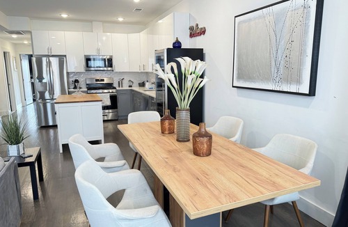 Communipaw Apartment | ROOFTOP VIEWS OF NYC+FREE Parking+Washer&Dryer