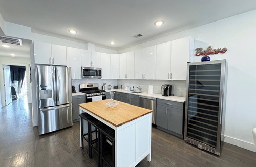 Communipaw Apartment | ROOFTOP VIEWS OF NYC+FREE Parking+Washer&Dryer